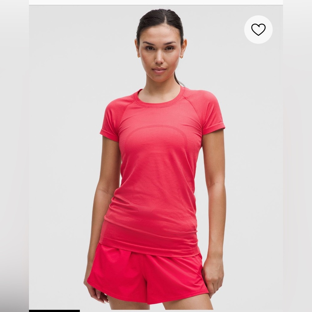 Lululemon short sleeve swiftly tech size 2 hip length color lip gloss